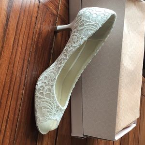 White Lace Open Toe Heel Shoe size 8.5